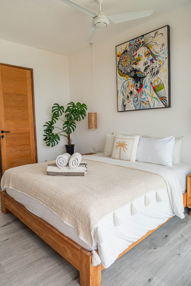 Second bedroom with tropical decor